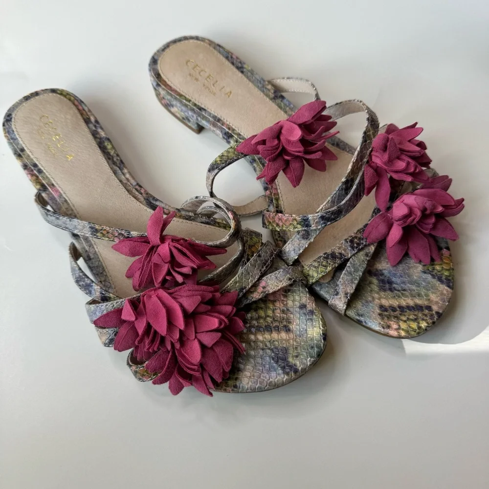 Cecelia New York Astra Flower Sanda